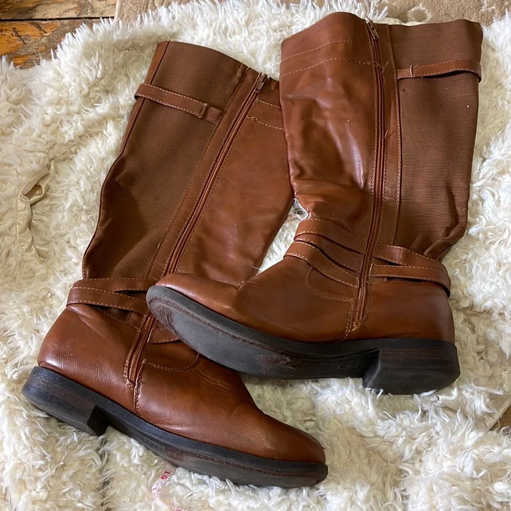 Boots - Picture 1 of 7